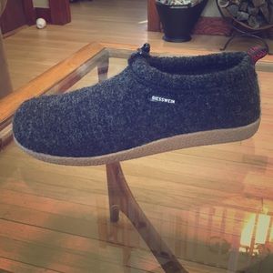 Brand new men’s Giesswein wool slippers